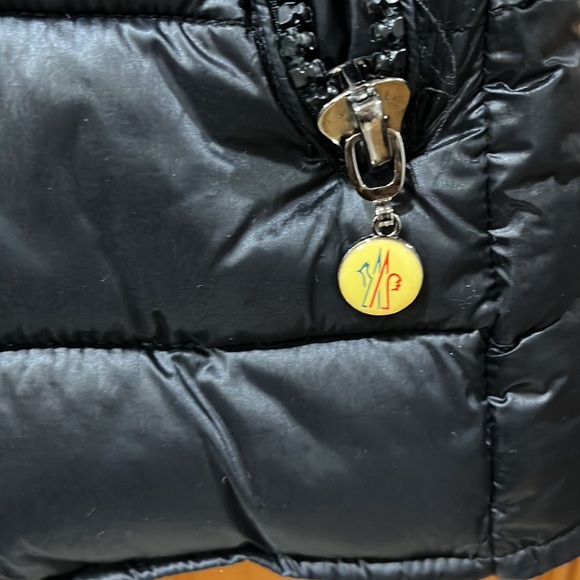Moncler jacket/ Authentic - Picture 4 of 8